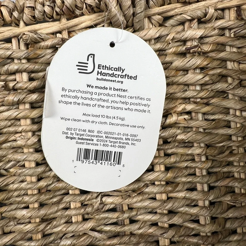 Threshold woven hanging